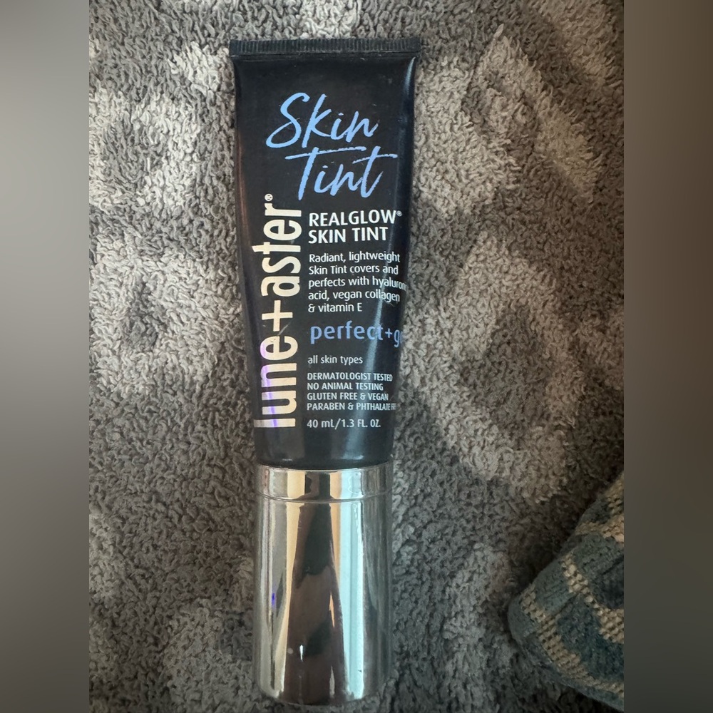 Line + aster porcelain foundation

Lightly used, at last half full